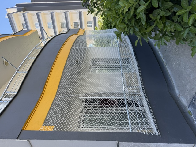 Dış Cephe Oval Balkon Kedi Koruma Ağı